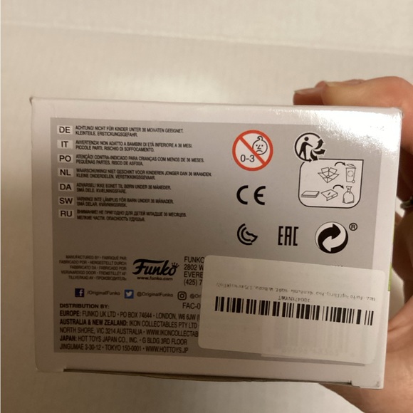 Disney Pop! Remix Collectible Figure - Green and Yellow - Picture 5 of 5